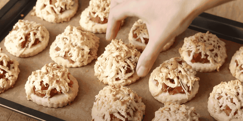 Новинка! Не могла дочекатися врожаю яблук: готую домашнє печиво "Яблучні стіжки" - зникнуть зі столу через 1 хвилину, а рецепт супер простий