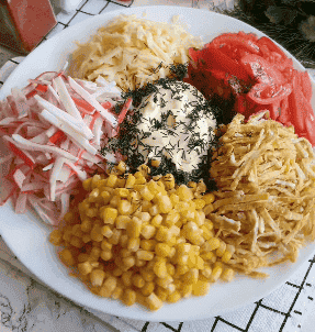 Оригінальний, смачний та красивий крабовий салат: такий салатик прикрасить будь-який стіл