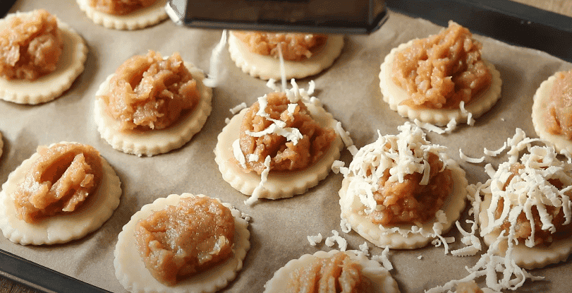 Новинка! Не могла дочекатися врожаю яблук: готую домашнє печиво "Яблучні стіжки" - зникнуть зі столу через 1 хвилину, а рецепт супер простий