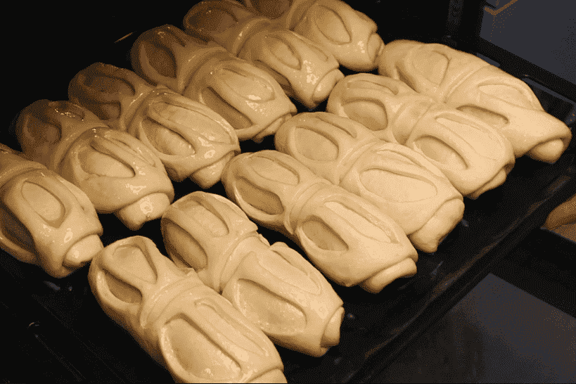 Печу булочки-рулетики з ягодами аґрусу до чаю за цим рецептом вже давно: такі м'якесенькі, повітряні і ніжні, немов тануть в роті, їдять навіть ті хто аґрус не любить