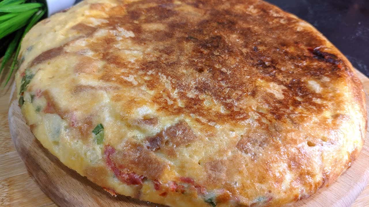 На сковороді за хвилини - геніальний рецепт із доступних продуктів! Хлібна запіканка або піца-пиріг