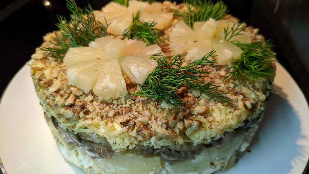 Цей салат незрівнянний! Готуємо новий салат шарами з куркою та ананасами на святковий стіл - дуже смачний і апетитний