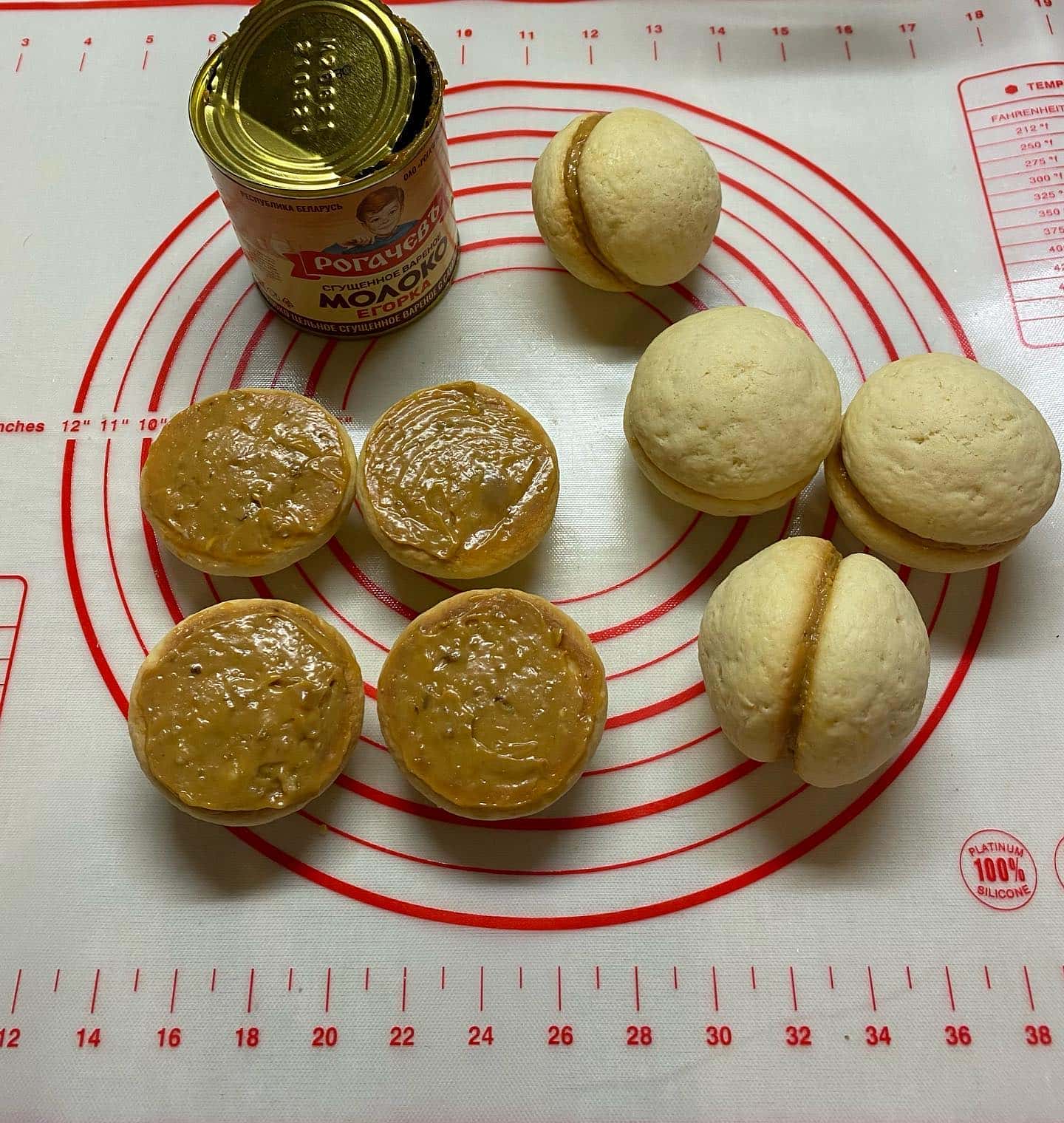 Тістечко «Персик» з нашого дитинства, з рум'яними бочками, начинкою з вареного згущеного молока і горішків - це дуже смачно і красиво