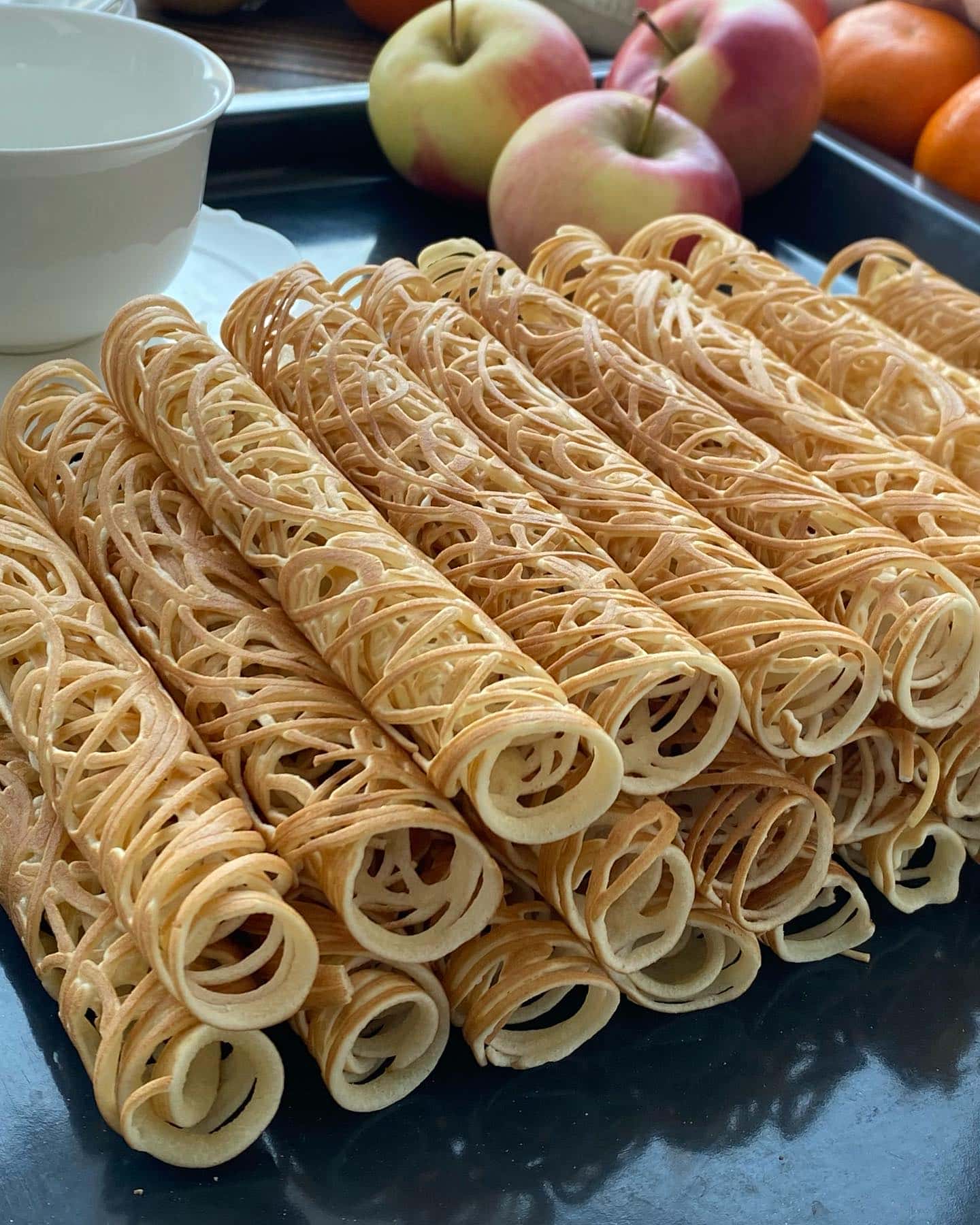 Солодкі, хрумкі млинці-павутинки - вони вийшли тонкі, ажурні, смачні, хрусткі та надзвичайно красиві