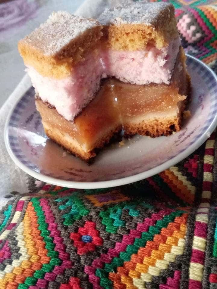 Пляцок "Яблучна насолода": дуже ніжний, високий, добре нарізається, а головне готується за одним разом (рецепт від української господині)