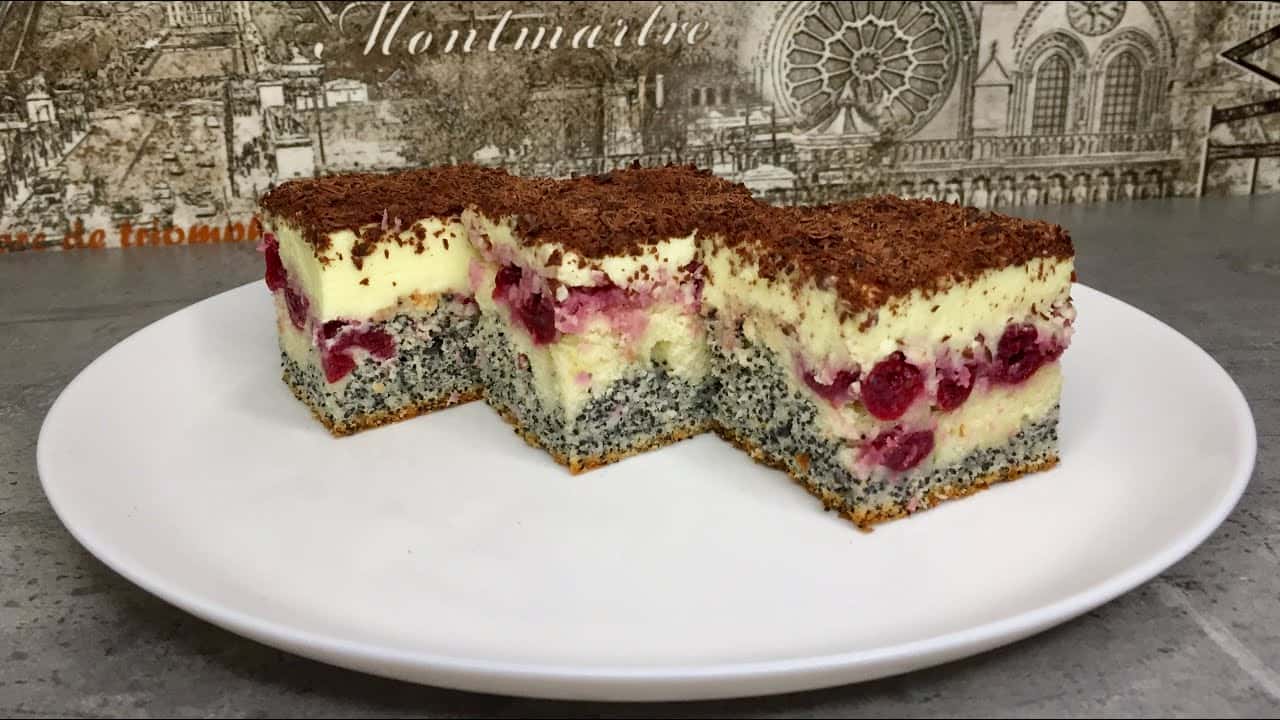 Швидкий і простий пляцок "Ладний" - печеться одним коржем, з одного тіста, гарний в розрізі, чудово тримає форму, неймовірна смакота з маком, вишнями і кокосом