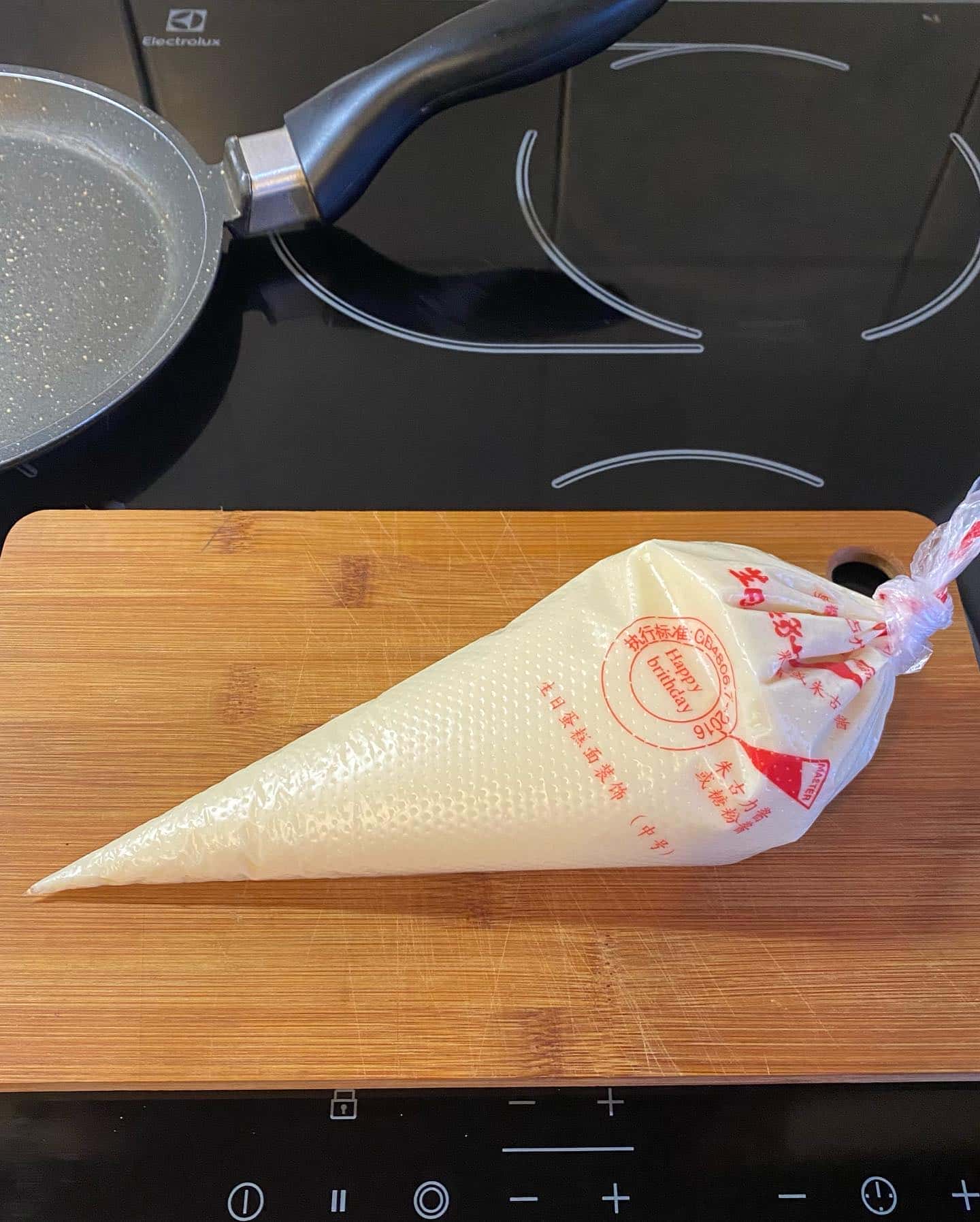 Солодкі, хрумкі млинці-павутинки - вони вийшли тонкі, ажурні, смачні, хрусткі та надзвичайно красиві