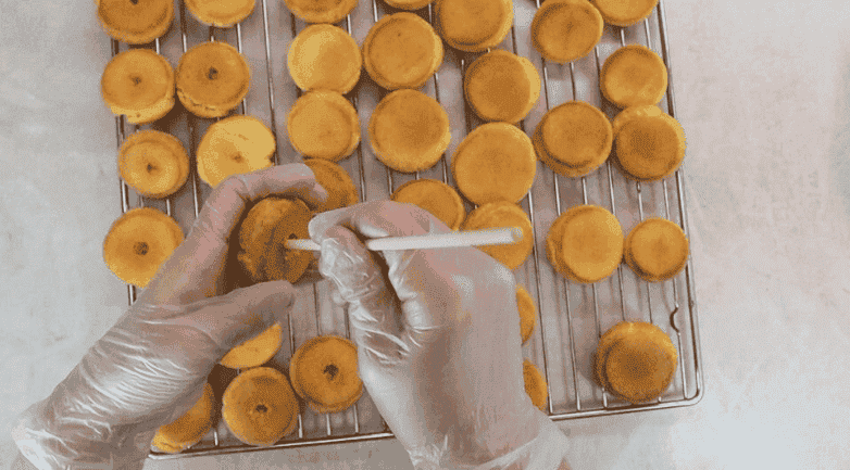 Ніжний торт із заварними тістечками "Пломбірна хмаринка": дуже смачний, повітряний і красивий десерт, який вразив мене з першого шматочка