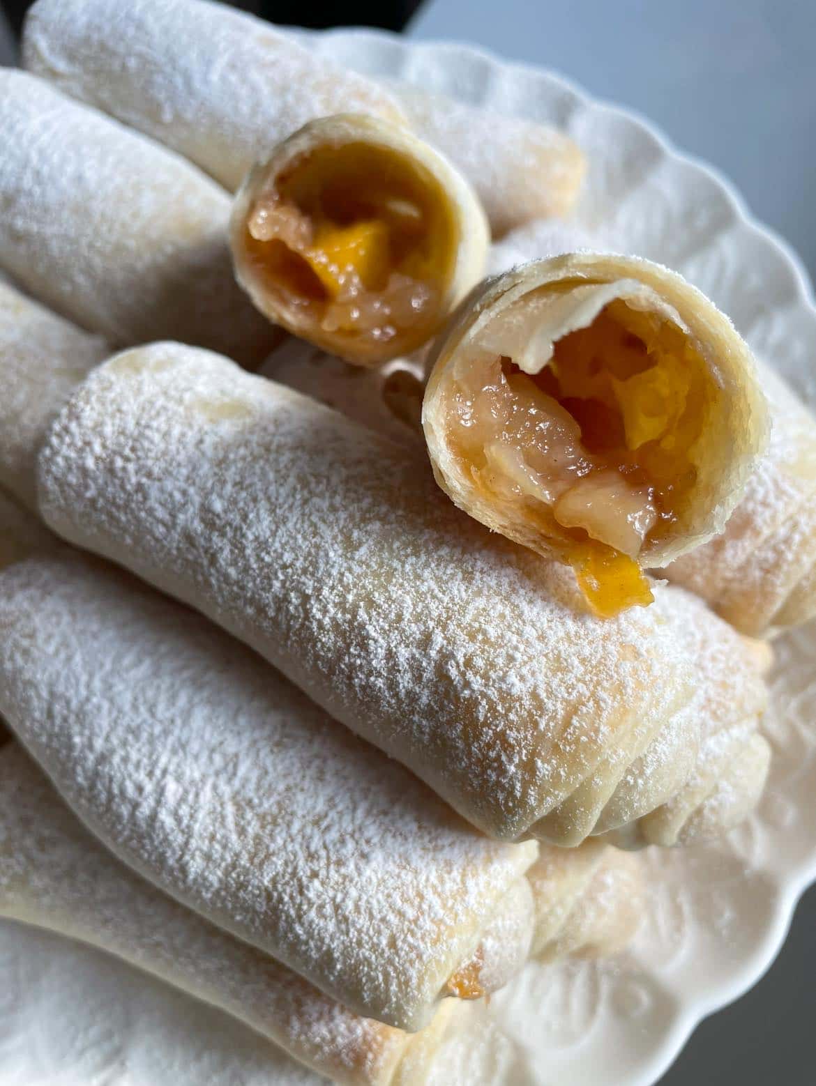 Смачне печиво-трубочки «Хвилинка»: легке у приготуванні, тонесеньке, хрустке та листкове тісто