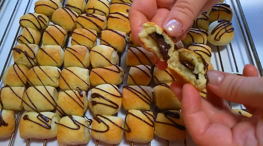 Коли маю трішки молока і 1 яйце, готую "гору" неймовірної смакоти до чаю! Молочні коржики за найпростішим рецептом