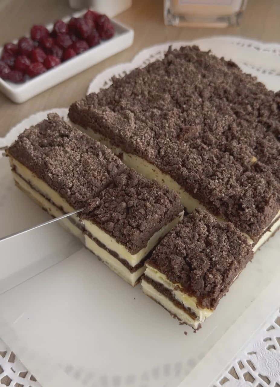 Дуже смачний і в міру солодкий шоколадний сирник: супер простий рецепт (без замісу тіста), з яким впорається кожен
