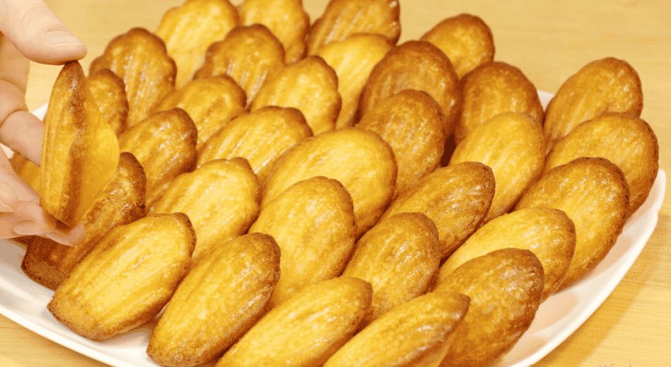 Знамениті "Мадлен": смачне, бісквітне печиво у формі черепашок, дуже проста та ефектна випічка, що прикрасить будь-який стіл