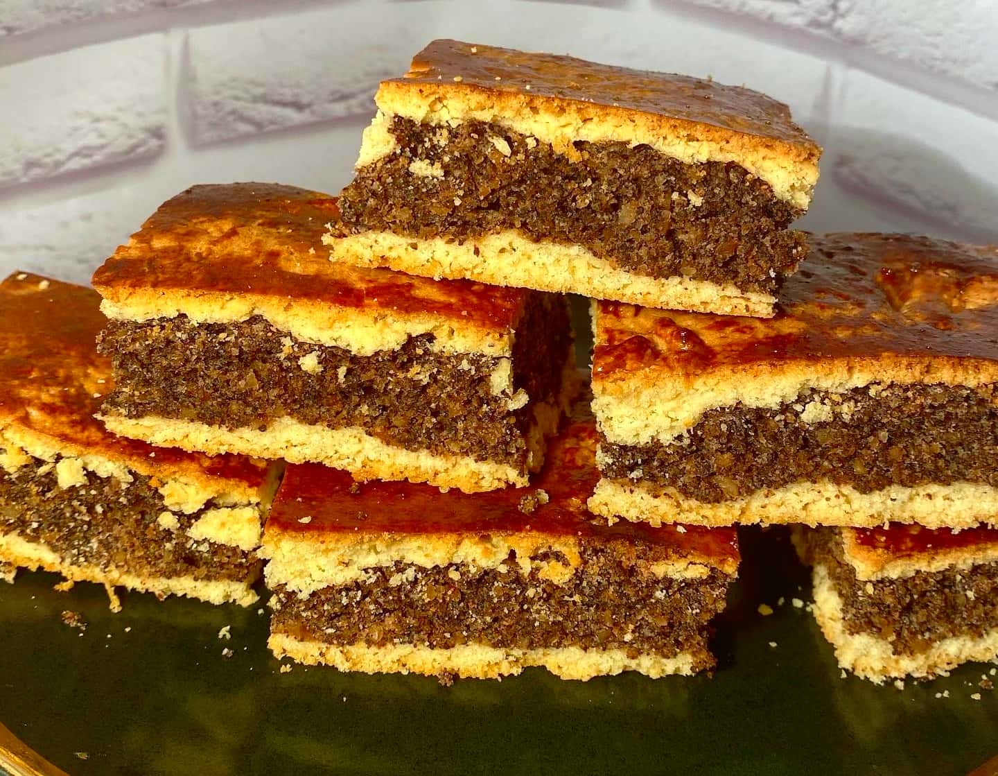 Пиріг "на швидку руку" з горішками і маком: дуже смачний та простий у приготуванні пиріг на пісочному тісті