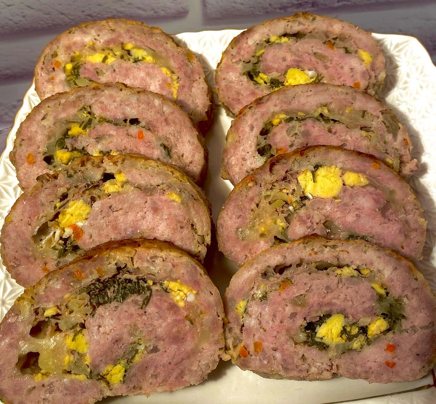 Рецепт м‘ясного рулету з фаршу - дуже смачна і красива закуска на будь-який стіл від української господині