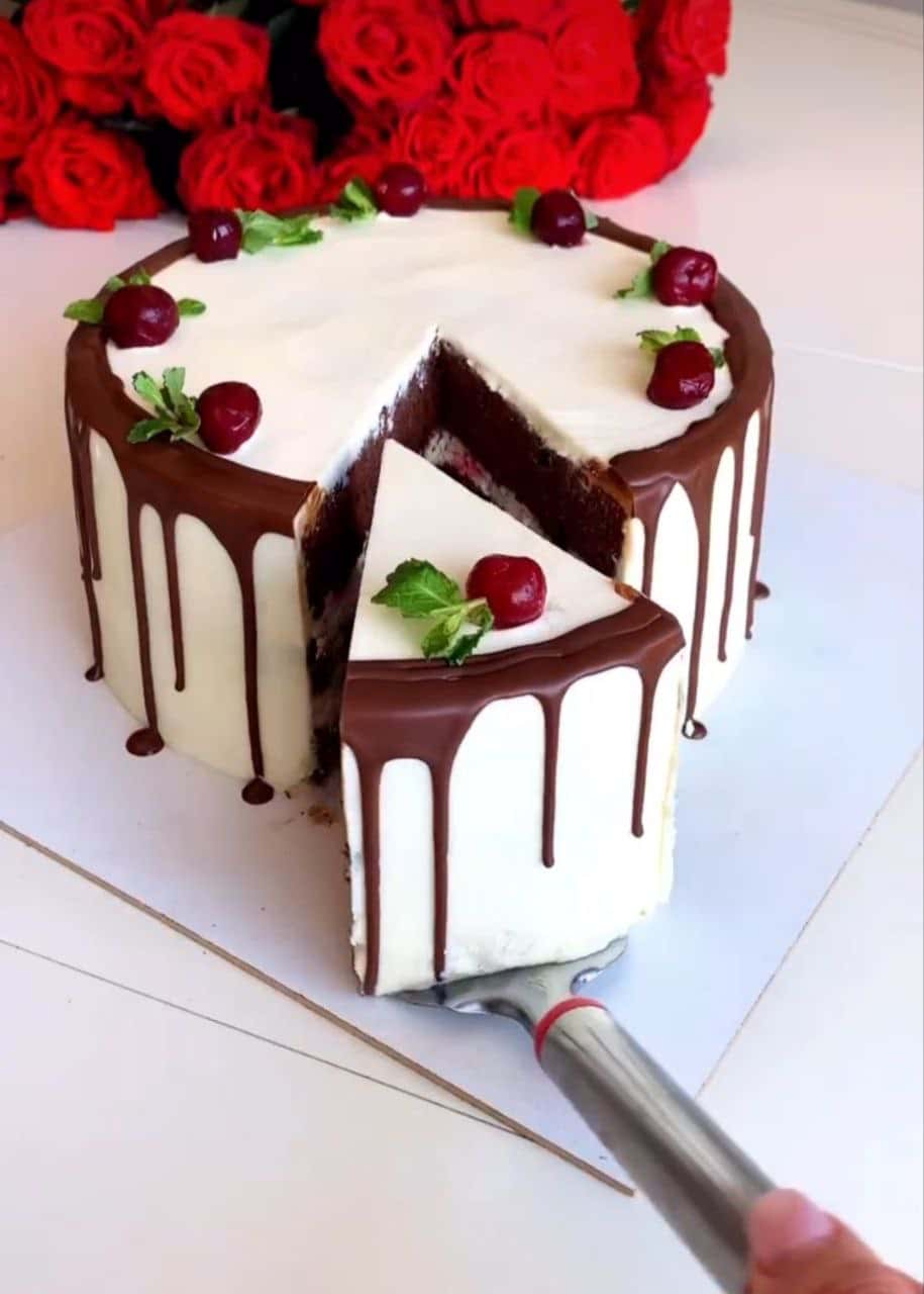 Шоколадний торт «Пряна вишня» - розкішний рецепт дуже смачного, з легкою кислинкою, не нудкого тортика на будь-яке свято (простий рецепт)
