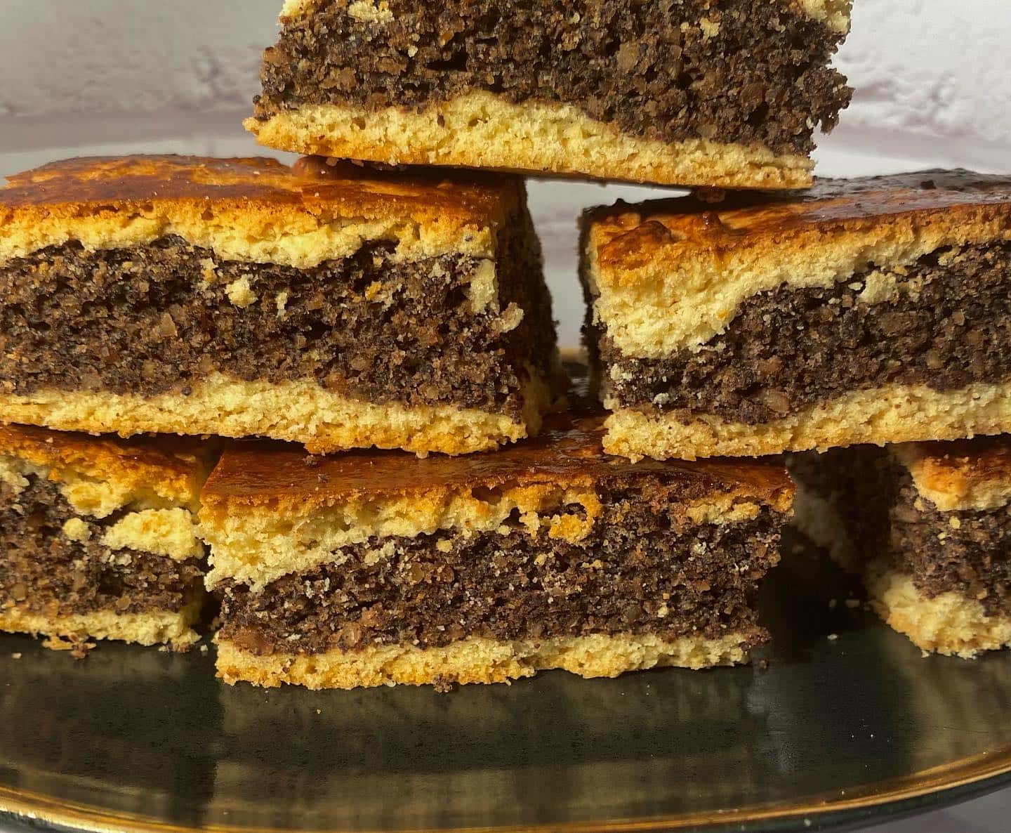 Пиріг "на швидку руку" з горішками і маком: дуже смачний та простий у приготуванні пиріг на пісочному тісті