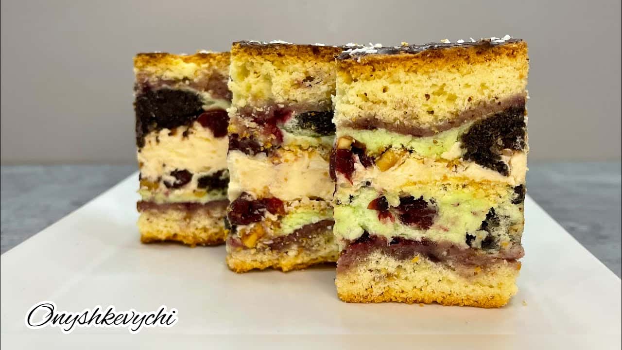 Пляцок "ПАНІ КАБЛУЧКОВА" з безе, вишнями і маком: печу одним коржем - простий у приготуванні, смачний, гарний на розрізі
