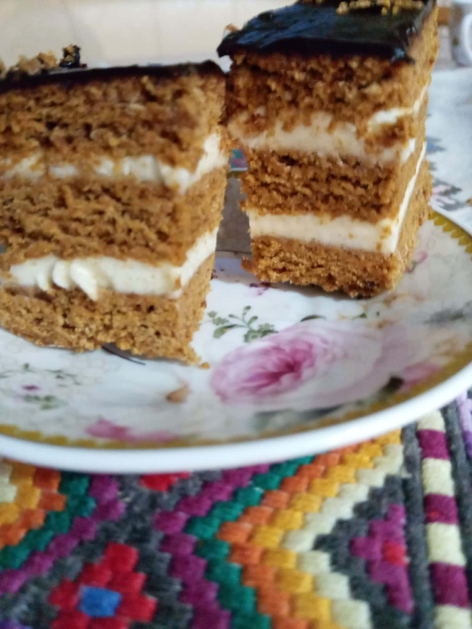 Пляцок з перепаленим цукром: неймовірно смачний, ніжний, м'якенький, пухкенький - рецепт випробуваний роками, перевірений часом