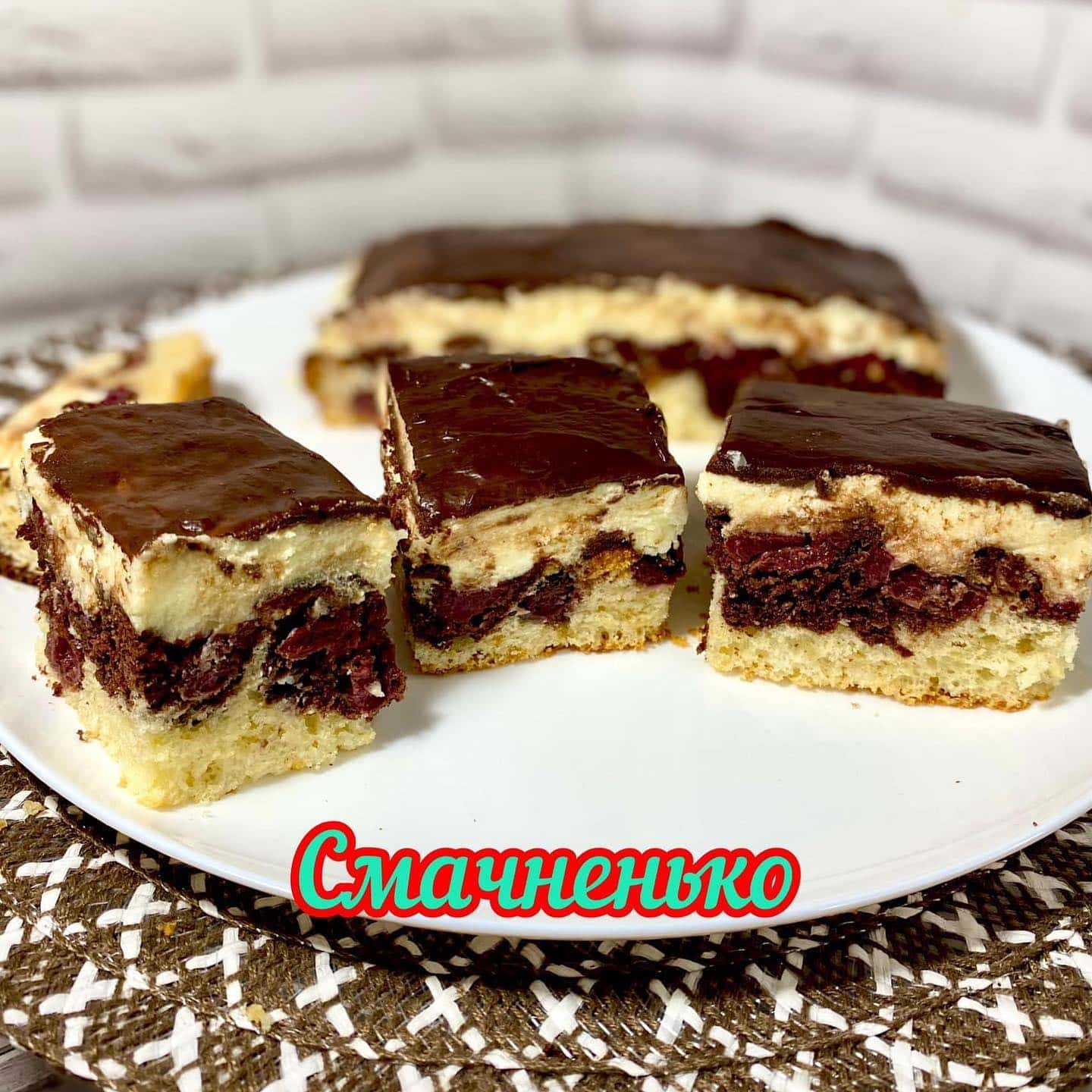 Пляцок «Хвилі Дунаю» від української господині: дуже смачне тістечко, у розрізі можна побачити справжні шоколадні хвилі