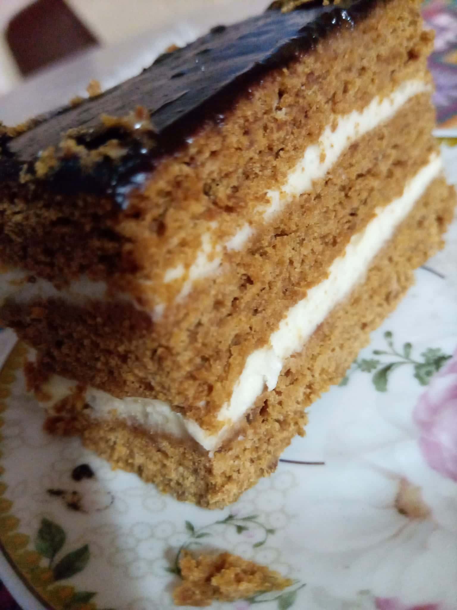 Пляцок з перепаленим цукром: неймовірно смачний, ніжний, м'якенький, пухкенький - рецепт випробуваний роками, перевірений часом