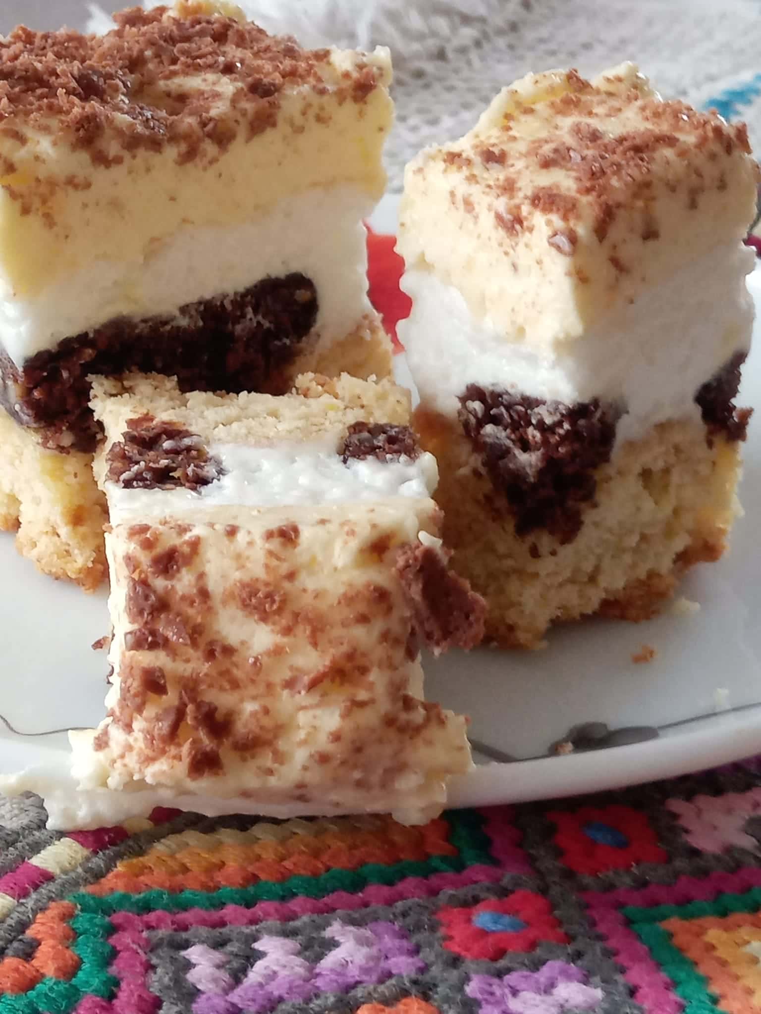 Пляцок "Фантазія" на пісочному тісті, з горіховими кульками, та ніжним смачним кремом - вдалий рецепт від української господині