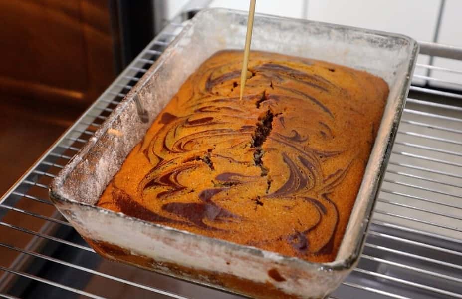 Приготувала пісний "Мармуровий" пиріг до чаю: ніхто й не здогадався, що він зроблений без яєць, масла та молока