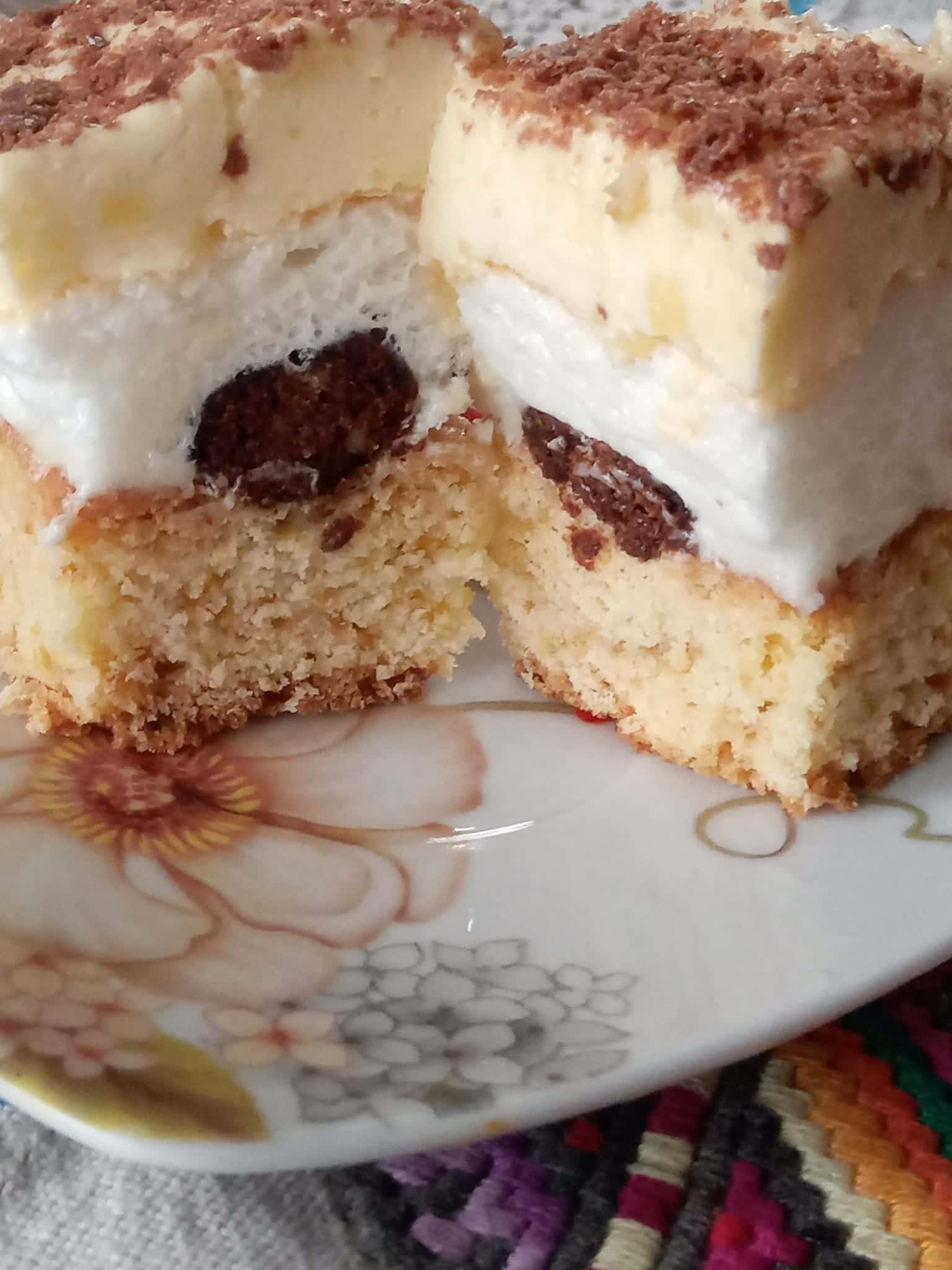 Пляцок "Фантазія" на пісочному тісті, з горіховими кульками, та ніжним смачним кремом - вдалий рецепт від української господині