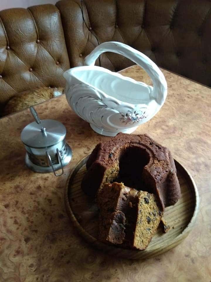 Медовий кекс з чорносливом і горішками: ПІСНИЙ рецепт чудової випічки від української господині