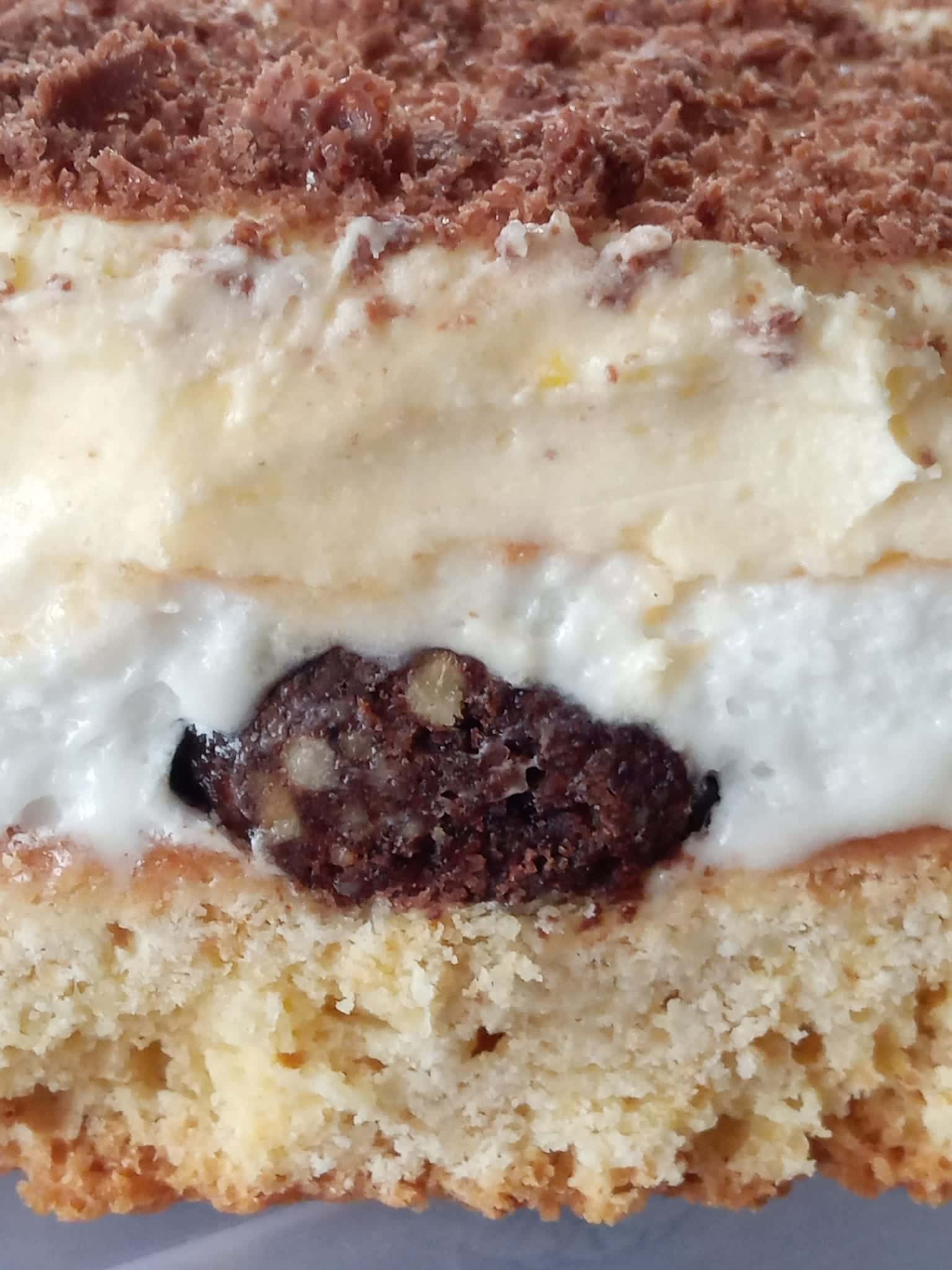 Пляцок "Фантазія" на пісочному тісті, з горіховими кульками, та ніжним смачним кремом - вдалий рецепт від української господині