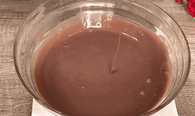 Мало хто пече такі десерти! Смачний торт із найпростіших інгредієнтів: ніжні млинці, що тануть в роті, в поєднанні з шоколадом, вишнею і ніжним кремом - ідеально