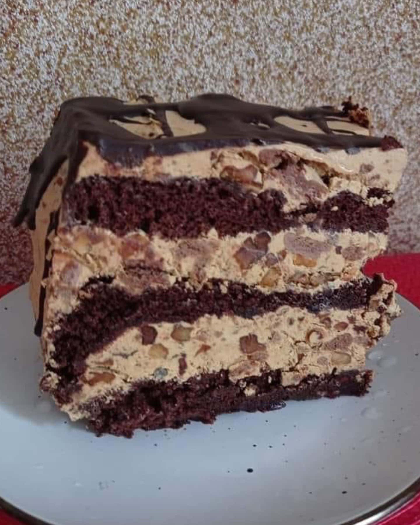 Торт "Снікерс" за рецептом української господині: незвичайний, неймовірно смачний і красивий тортик до чаю