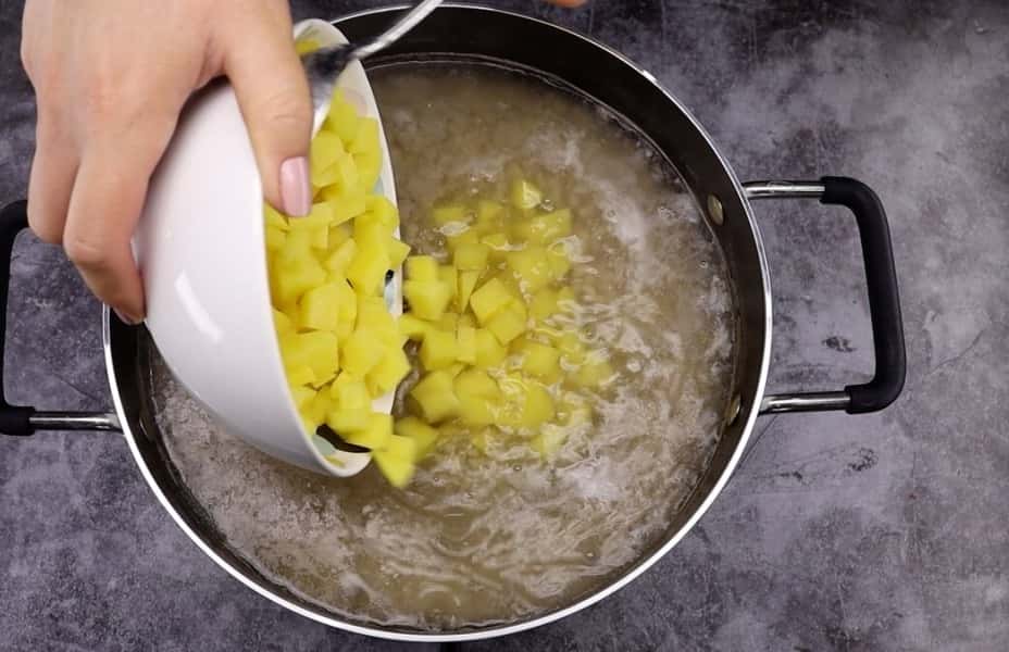 Готую свій улюблений ПІСНИЙ СУП "Розсольник" - додавання деяких спецій та заправки роблять його ще більш насиченим до смаку