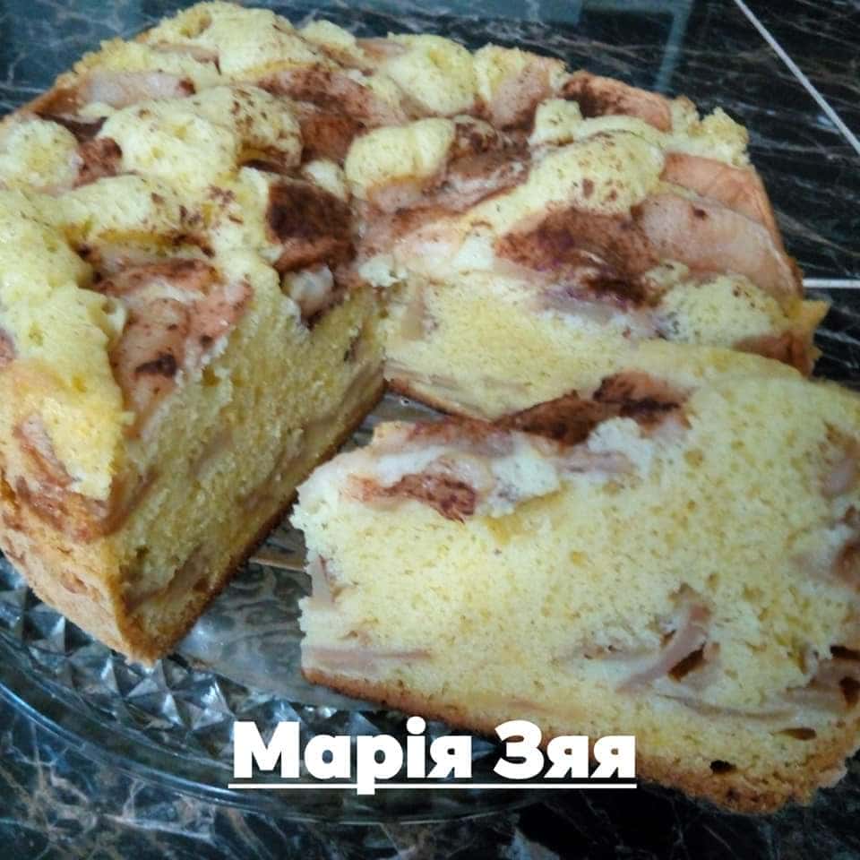 Дуже смачна "Шарлотка" за рецептом української господині: готуємо пишну випічку до чаю в мультиварці