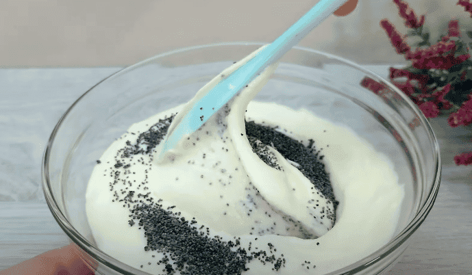 Ніхто не здогадається, як ви приготували його! Рецепт торта "Вишнева гірка" з сиром і вишнями на швидку руку