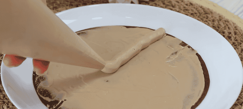 Млинцевий шоколадний торт, який став справжнім ХІТОМ в інтернеті: неймовірна смакота і ніжність (покроковий рецепт)