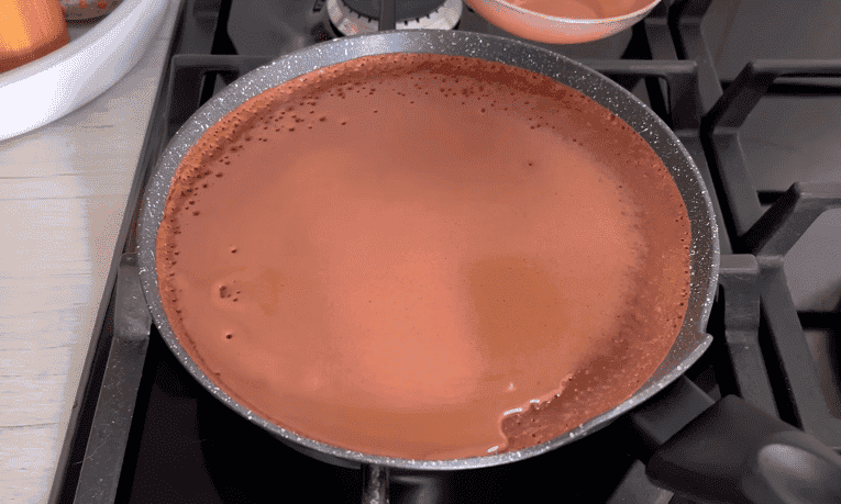 Мало хто пече такі десерти! Смачний торт із найпростіших інгредієнтів: ніжні млинці, що тануть в роті, в поєднанні з шоколадом, вишнею і ніжним кремом - ідеально