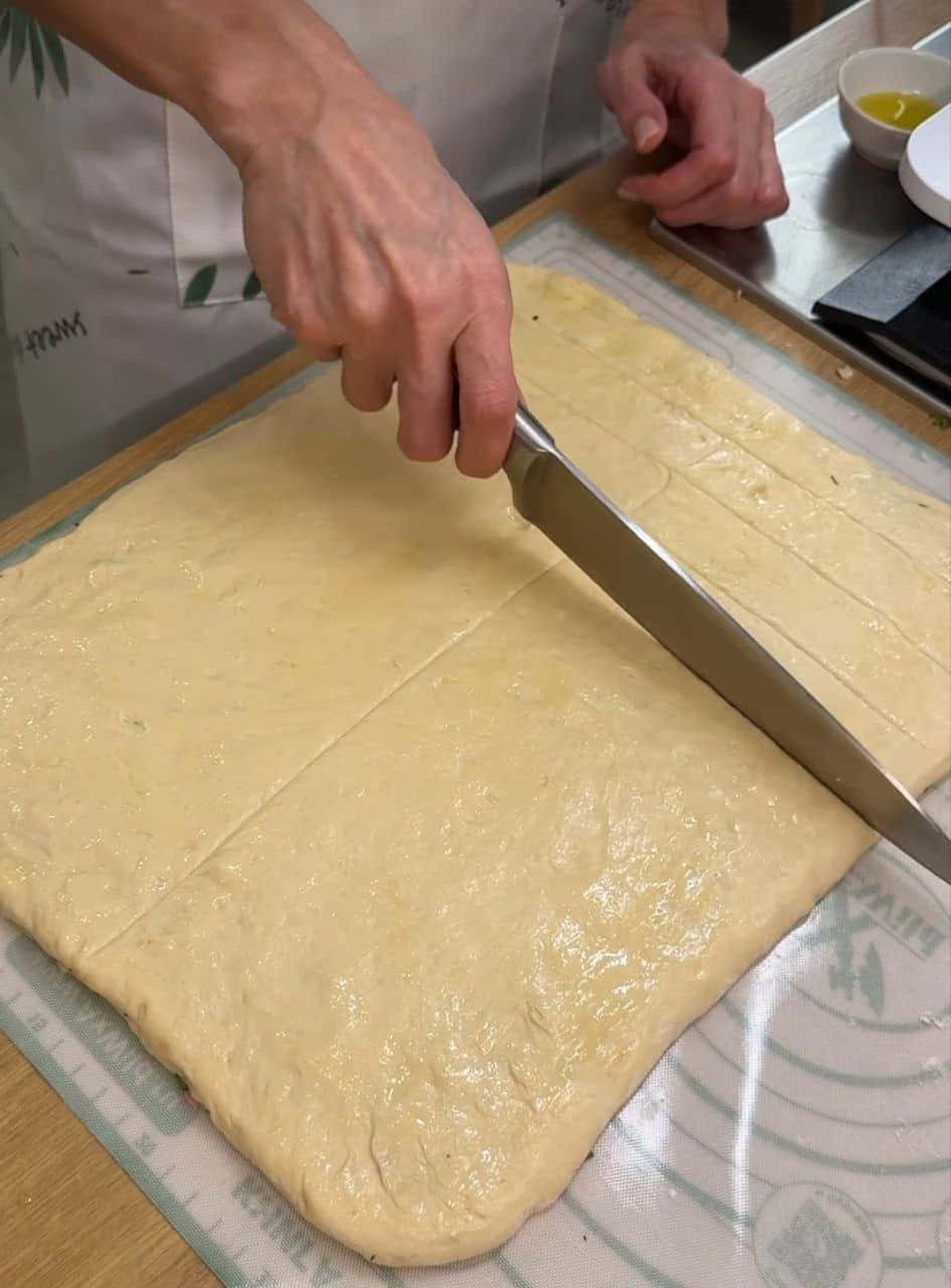 Смачніше будь-якої піци! Коли в холодильнику є шматочок ковбаси, сиру і зелені готую ці АПЕТИТНІ ЗАВИТКИ - діти у захваті