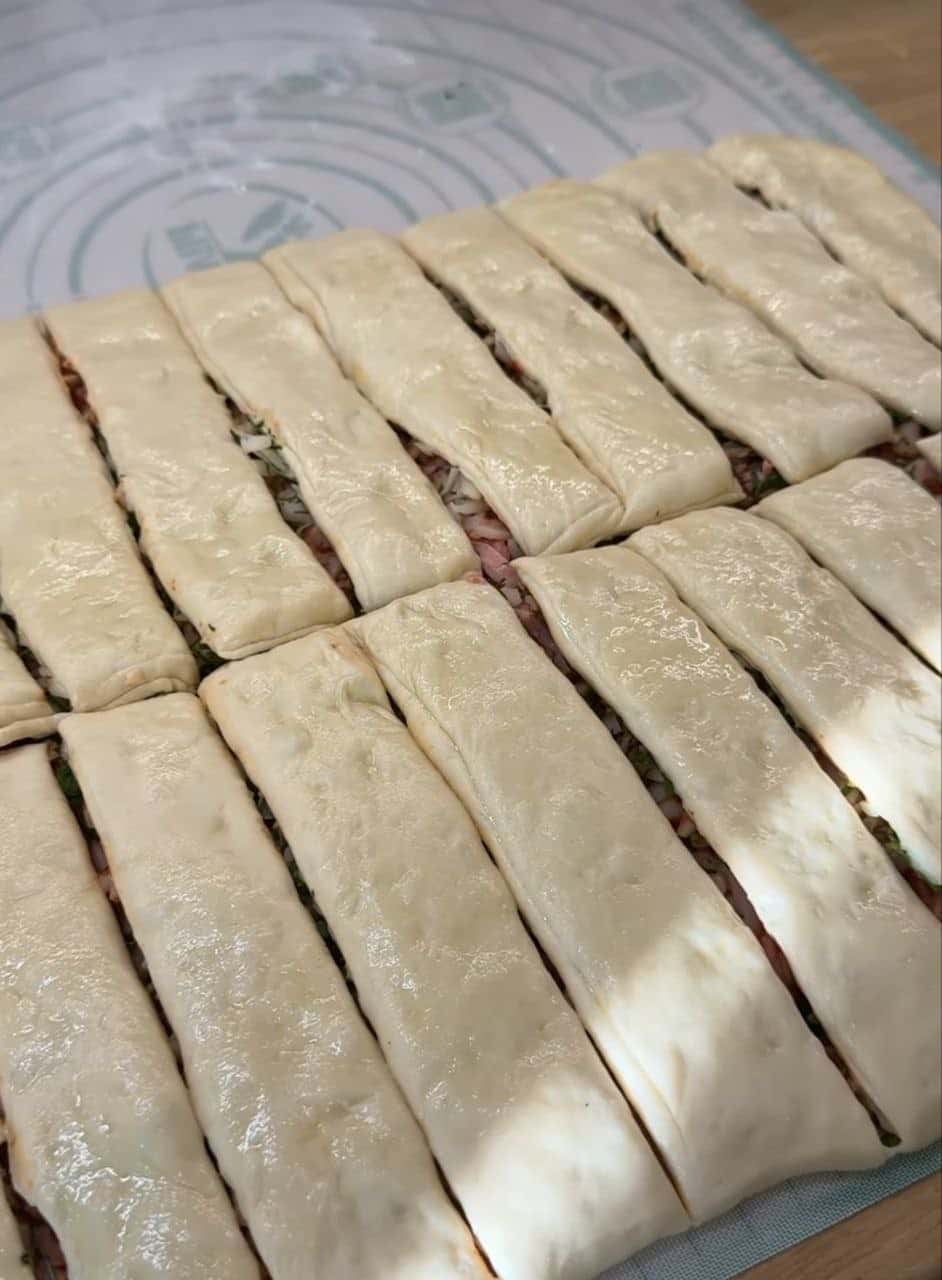 Смачніше будь-якої піци! Коли в холодильнику є шматочок ковбаси, сиру і зелені готую ці АПЕТИТНІ ЗАВИТКИ - діти у захваті