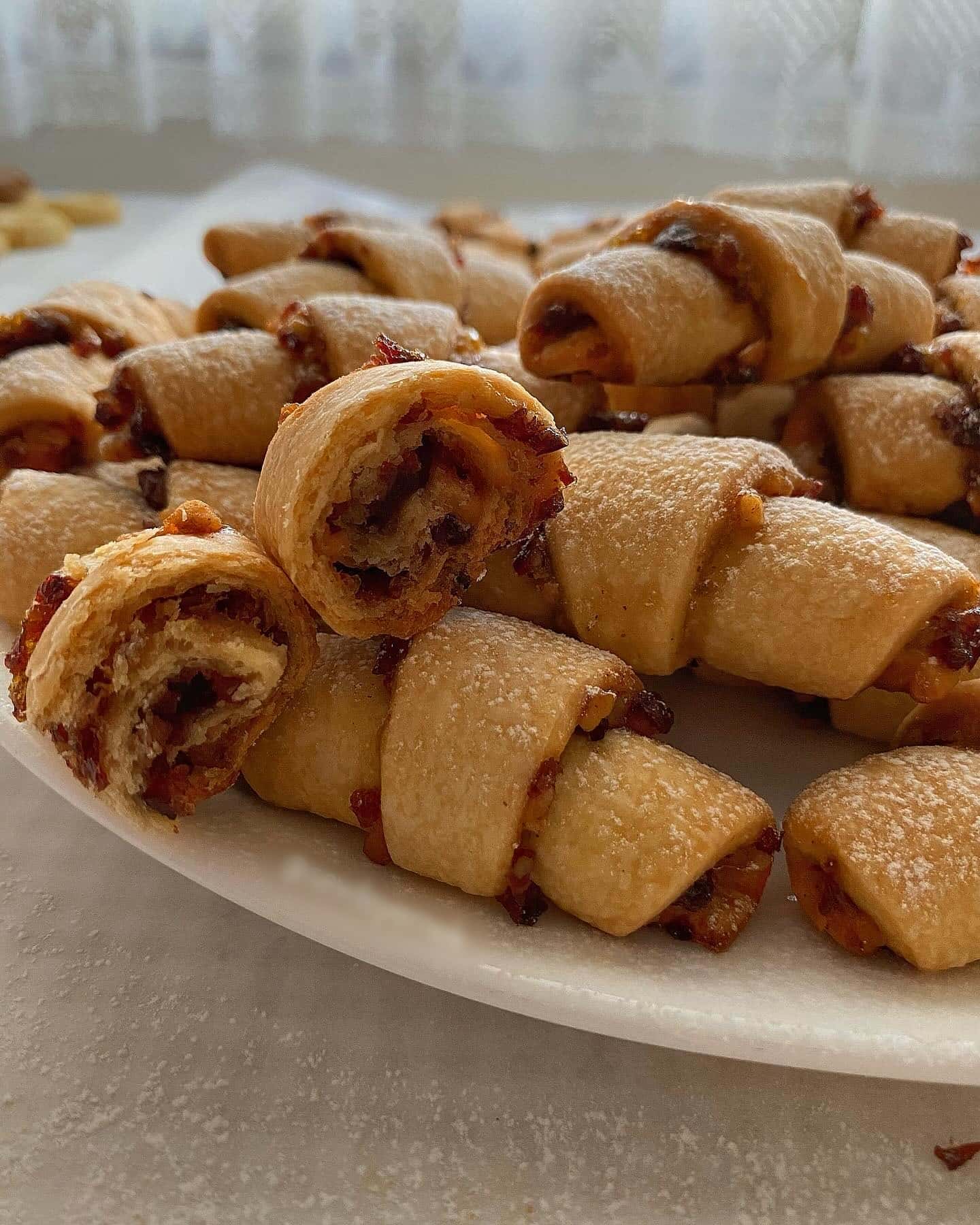 Пісочні рогалики із абрикосовим джемом і горішками: цей простенький рецепт повинна мати кожна господиня у своєму записнику