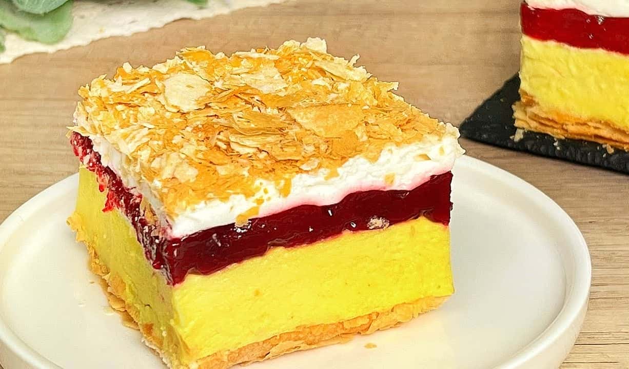 Французький кремовий торт з вишнями - найсмачніший і найніжніший десерт, який я коли-небудь їла - так просто і так смачно