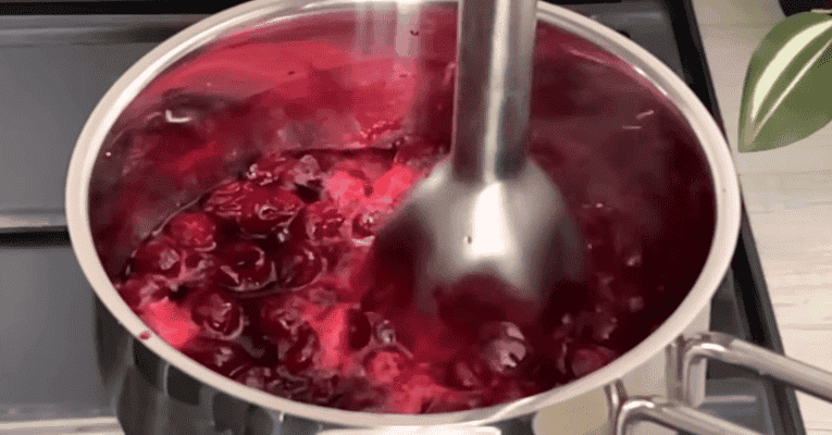 Французький кремовий торт з вишнями - найсмачніший і найніжніший десерт, який я коли-небудь їла - так просто і так смачно