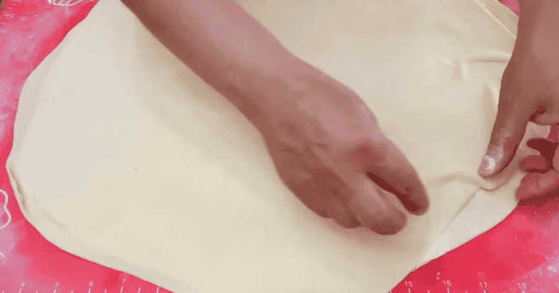 Смакота на кожен день з простих і доступних продуктів, що є в будь-якому будинку: закусочні слойоні булочки "на швидку руку"