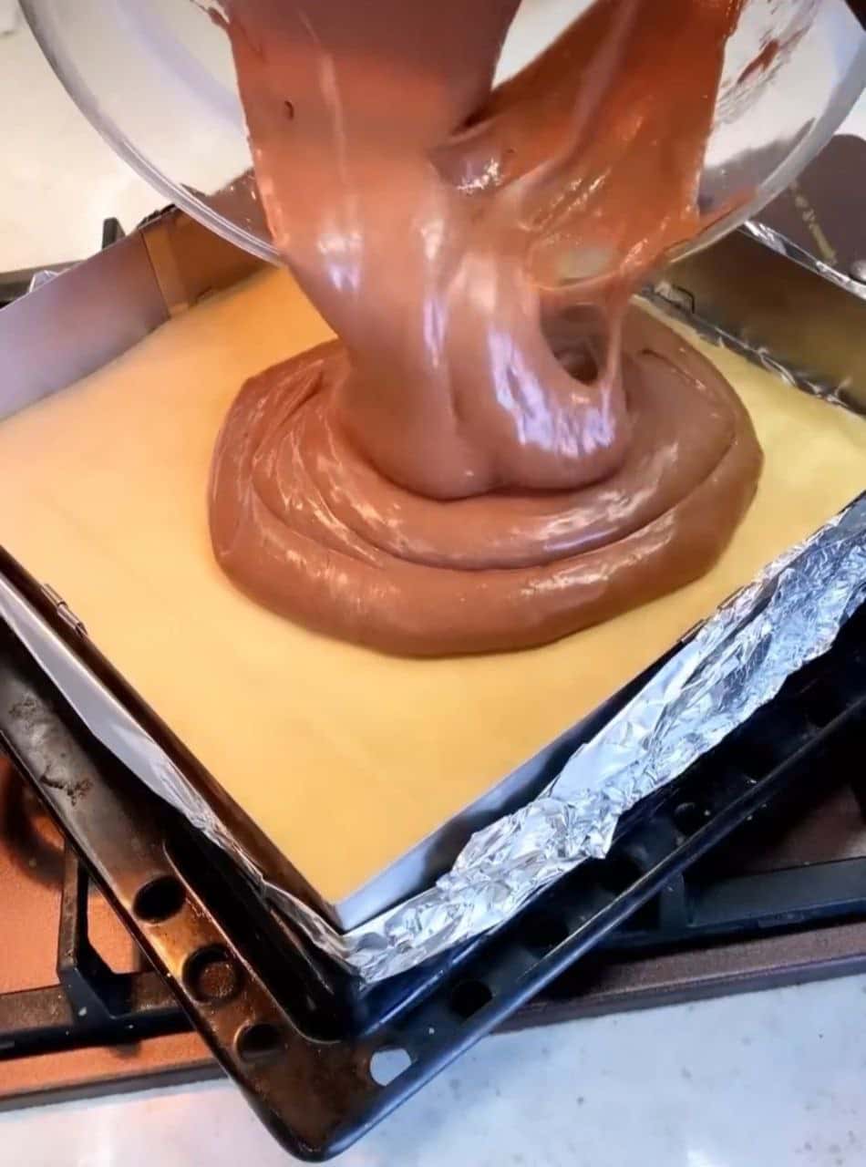 Торт "Ферреро Роше" - надзвичайно смачний домашній тортик із хрустким безе, шоколадним бісквітом і ніжним кремом