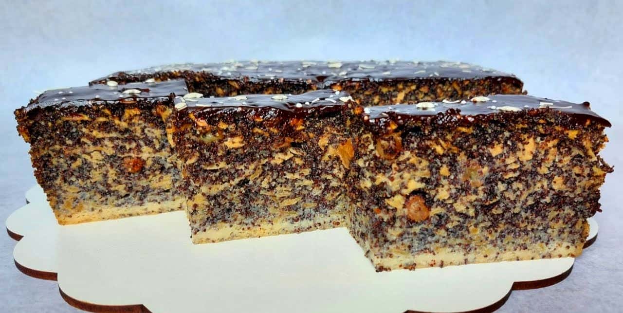 Рецепт "Японського маківника" з яблуками - цей маковий пиріг вдається завжди вологим та смачним