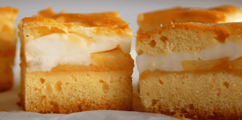 Яблучний пиріг з кремом - ніжна кексова основа, що тане в роті, чудово доповнюється соковитою яблучною начинкою та смачним заварним кремом