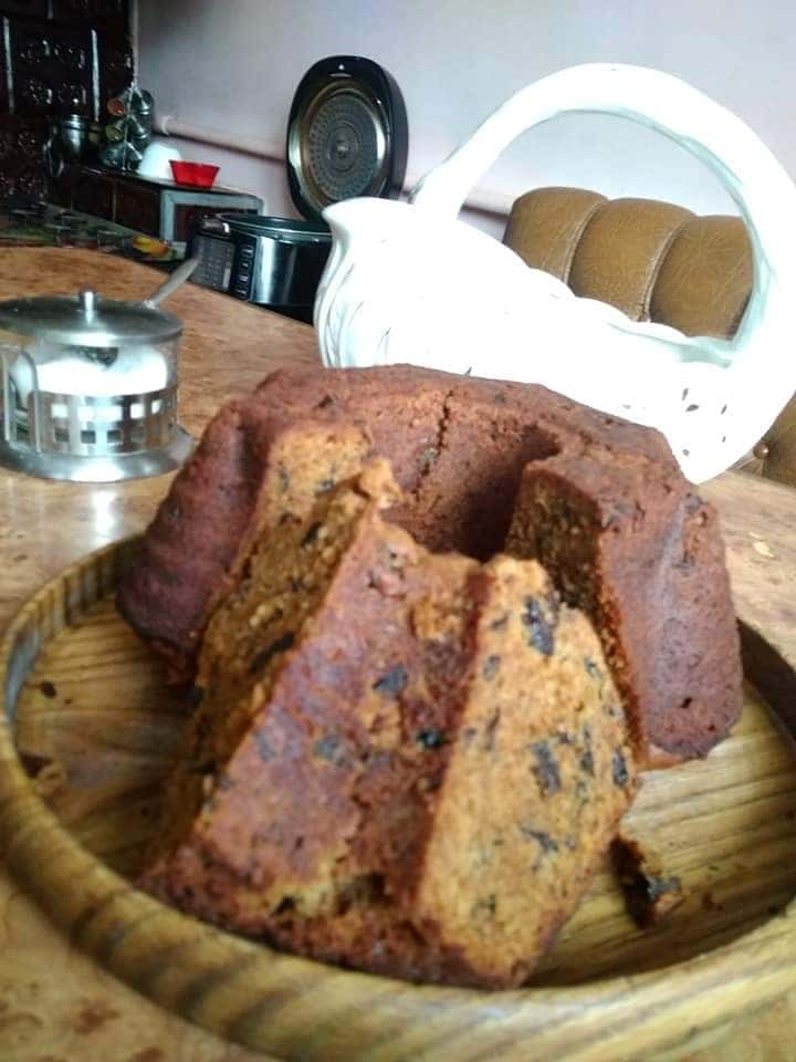 Медовий кекс з чорносливом і горішками: ПІСНИЙ рецепт чудової випічки від української господині