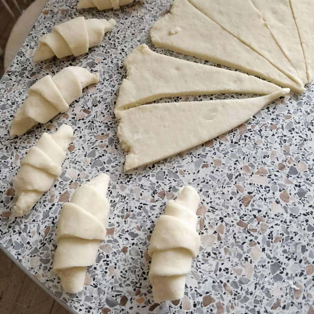 Коли залишилось пюре готую ці закусочні смаколики! Картопляні рогалики з сиром - це ну дуже смачно і ніжно, "розлітаються вмить"