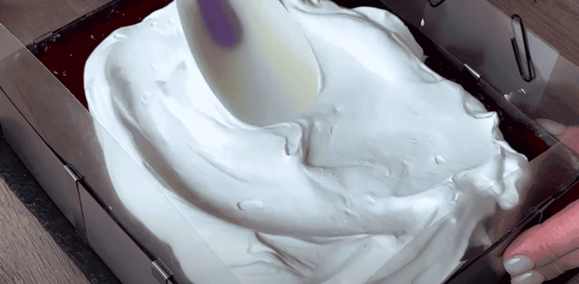 Французький кремовий торт з вишнями - найсмачніший і найніжніший десерт, який я коли-небудь їла - так просто і так смачно