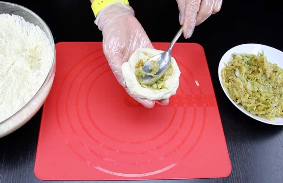 Смажені пиріжки з капустою - ПІСНА випічка. Цей рецепт тіста використовую завжди не тільки в піст: просто і бюджетно