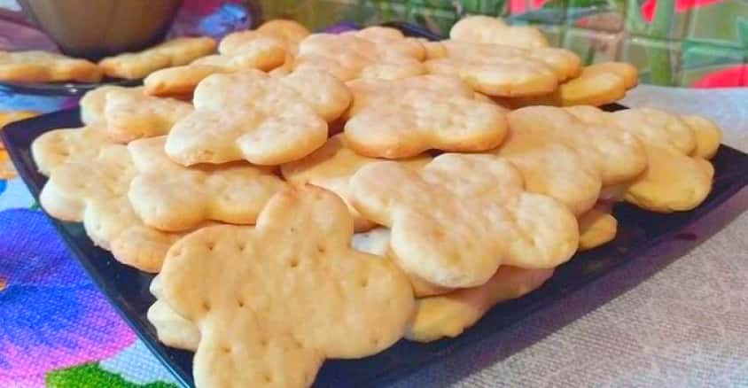 Домашнє галетне печиво: продукти потрібні найдоступніші, а готується воно просто і швидко, виходить хрумким, але при цьому ніжним